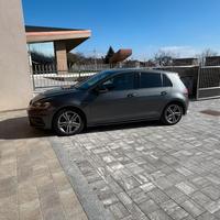 Volkswagen Golf 7 2.0 TDI 150 cv R Line