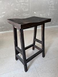 Sgabello alto  in legno scuro