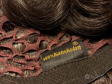 Parrucca ricci castano scuro in fibra Kanekalon