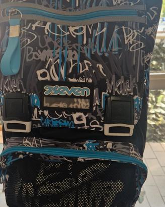zaino seven con graffitti e dettagli blu