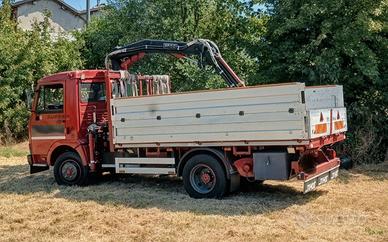 iveco 65/10 con gru