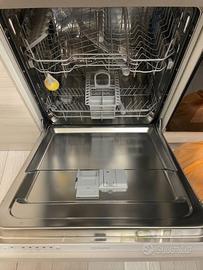 Lavastoviglie Indesit 14 coperti da incasso