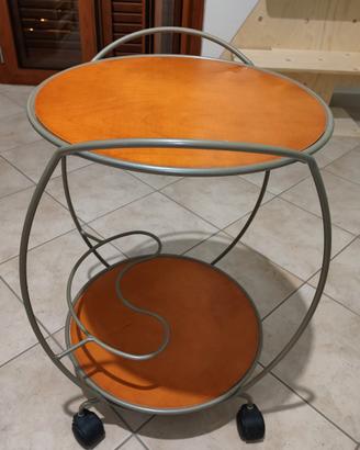 Tavolino con rotelle