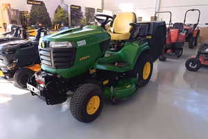 Trattorino tagliaerba usato John Deere X 950 R Die