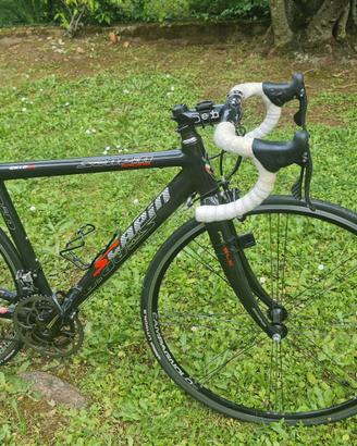 Bicicletta da corsa pari al nuovo