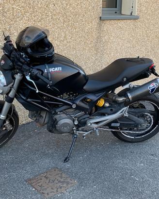 Monster 696