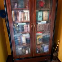 Libreria con ante in vetro