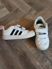 Scarpe Adidas bimbo n. 24 bianche strappo