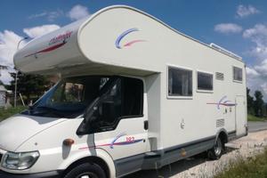 Camper con GARAGE challenger 192