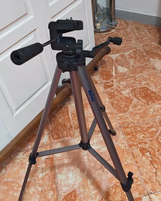 treppiede fotografico  Daiwa T-100 Tripod.