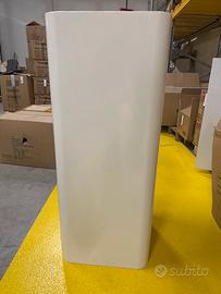 Supporto in metallo verniciato moderno