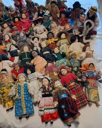 Collezione completa di 78 Bambole dal mondo
