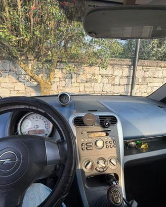 Opel Agila 1000 cc