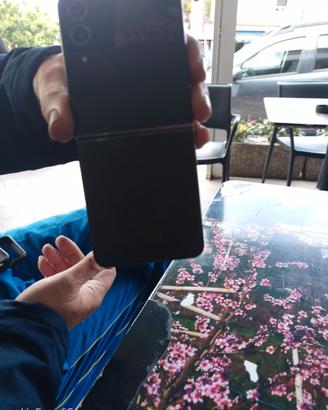 Samsung z flip 4 128 GB usato come nuovo