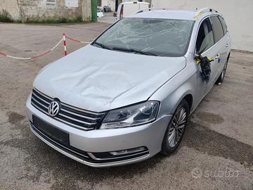 VW PASSAT VARIANT 365 2.0 TDI 140CV -Ricambi
