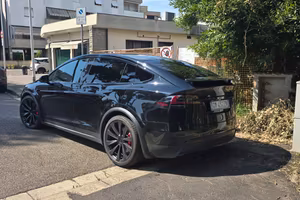 TESLA MODEL X PLAID