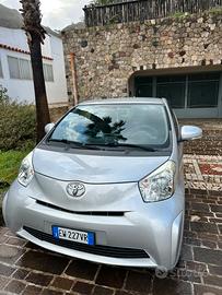 Toyota iq