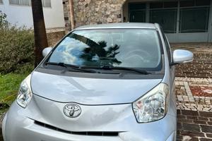 Toyota iq