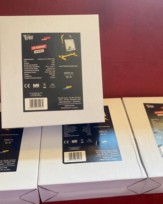 LED Floodlight- Faretto ricaricabile 30W- nuovo