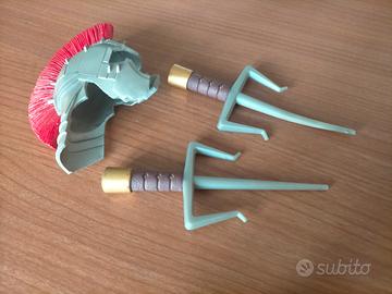 Elmo gladiatore e 2 spade giocattolo