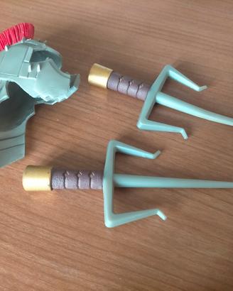 Elmo gladiatore e 2 spade giocattolo