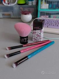 Pennelli Neve Cosmetics Unicornbuki Angled Kabuki
