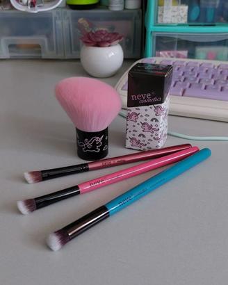 Pennelli Neve Cosmetics Unicornbuki Angled Kabuki