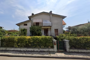 Immobile in asta di 142 m² con 5 locali e box auto