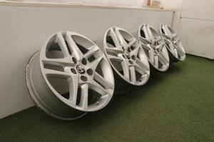 Cerchi in lega Toyota C-HR Cororlla Cross Rav 4 17