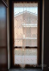 Set tende arancioni con dettagli dorati