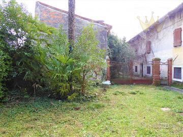 Stabile abitativo e commerciale