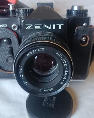 Macchina Fotografica Zenit 12-XP reflex analogica
