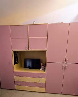 armadio e comodino cameretta