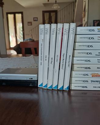 Set Ds lite con vari giochi (Nintendo e Wii)