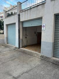 Garage con soppalco in zona centrale