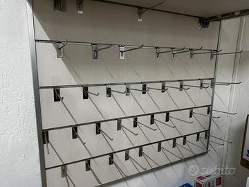 Arredamento per negozio, ufficio e altro.