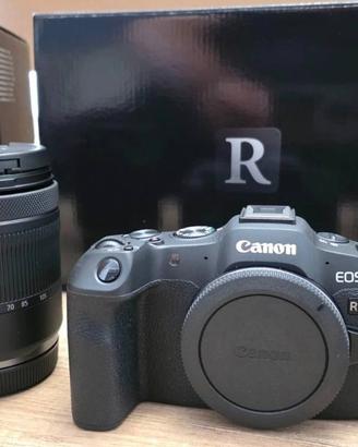 canon eos r8 con obiettivo rf 24-105 f/4-7.1