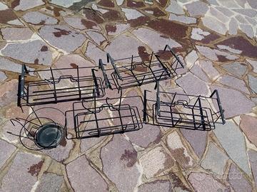 Cinque portavasi in ferro da balcone
