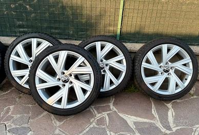 CERCHI IN LEGA 18 VW GOLF GOMME 225/40/18 INVERNAL