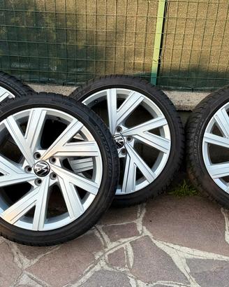 CERCHI IN LEGA 18 VW GOLF GOMME 225/40/18 INVERNAL