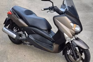 YAMAHA X-MAX 250