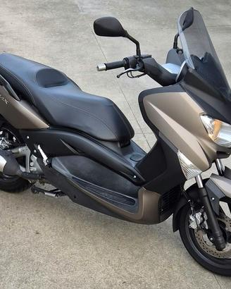 YAMAHA X-MAX 250