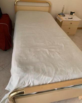 Lettino singolo con comodino