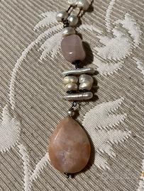 Collana con quarzo rosa e perle scaramazze