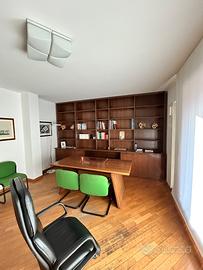 Libreria e tavolo per ufficio in noce