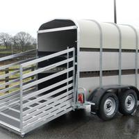 Rimorchio trasporto bestiame e cavalli