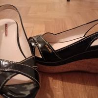 sandalo con zeppa Prada 