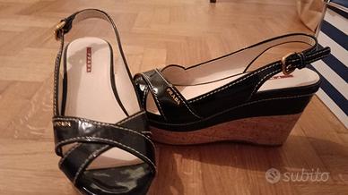 sandalo con zeppa Prada 