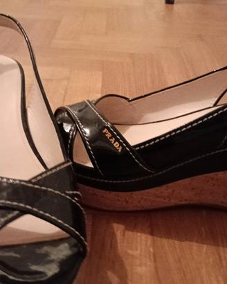 sandalo con zeppa Prada 