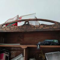 armadio in legno decorato